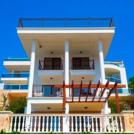 Villa Sleeps 6 Pool Air Con Wifi *