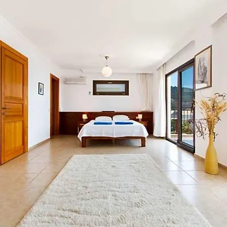 Sleeps 6 Pool Air Con Wifi